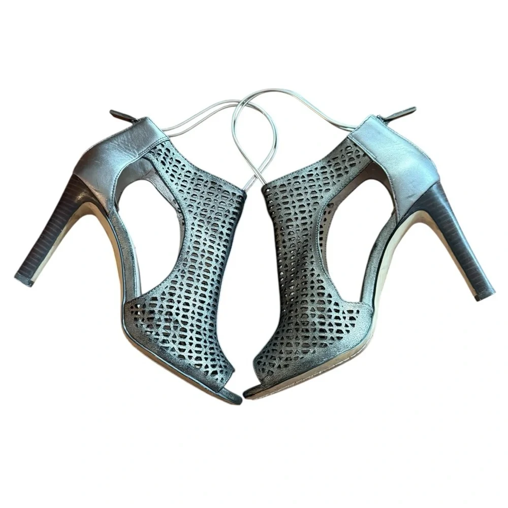 Louise et Cie Lo-Olivia 2 Leather Perforated Design Heel In Gunmetal Size 7 - Picture 2 of 8